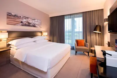 Ein Bett oder Betten in einem Zimmer der Unterkunft Sheraton Duesseldorf Airport Hotel