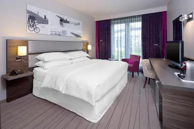 Ein Bett oder Betten in einem Zimmer der Unterkunft Sheraton Duesseldorf Airport Hotel