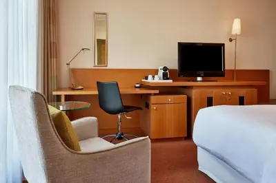 TV/Unterhaltungsangebot in der Unterkunft Sheraton Duesseldorf Airport Hotel
