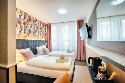 Ein Bett oder Betten in einem Zimmer der Unterkunft Home Hotel
