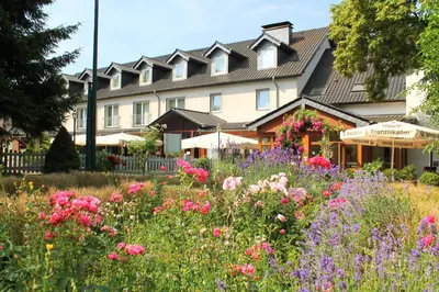 Ein Garten an der Unterkunft Hotel und Restaurant Eurohof