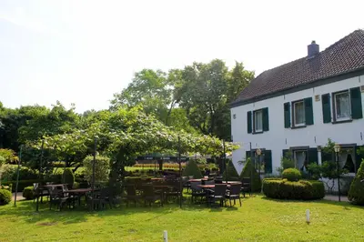 Ein Garten an der Unterkunft Hotel und Restaurant Eurohof