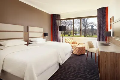 Ein Bett oder Betten in einem Zimmer der Unterkunft Sheraton Essen Hotel