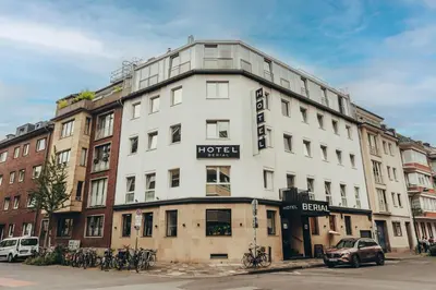 Das Gebäude in dem sich das Hotel befindet