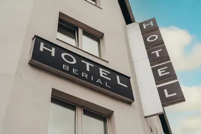 Ein Zertifikat, Auszeichnung, Logo oder anderes Dokument, das in der Unterkunft Boutique Hotel Düsseldorf Berial ausgestellt ist
