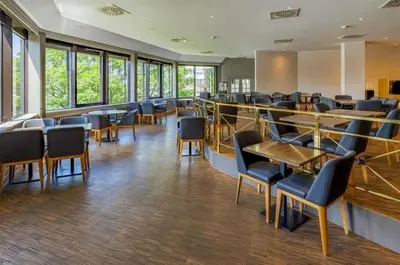 Ein Sitzbereich in der Unterkunft Spark by Hilton Wuppertal City Centre