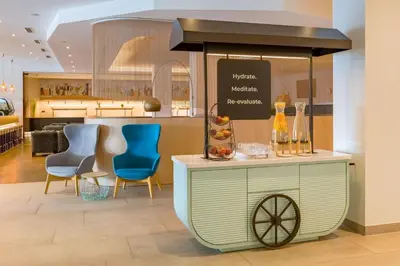 Ein Sitzbereich in der Unterkunft Spark by Hilton Wuppertal City Centre