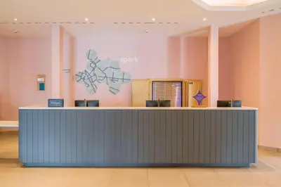 Lobby/Rezeption in der Unterkunft Spark by Hilton Wuppertal City Centre