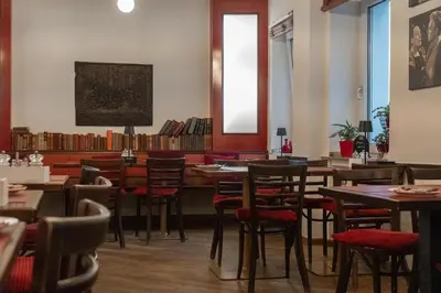 Ein Restaurant oder anderes Speiselokal in der Unterkunft Stadt-gut-Hotel Rheinischer Hof
