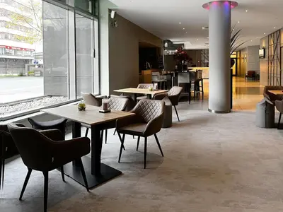 Ein Restaurant oder anderes Speiselokal in der Unterkunft Ramada by Wyndham Essen