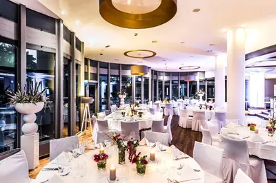 Ein Restaurant oder anderes Speiselokal in der Unterkunft Best Western Plus Parkhotel Velbert