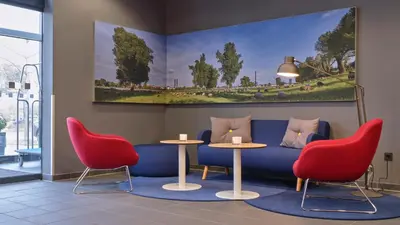 Ein Sitzbereich in der Unterkunft Holiday Inn Express Düsseldorf - City North by IHG