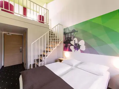 Ein Bett oder Betten in einem Zimmer der Unterkunft B&B Hotel Bochum-Herne