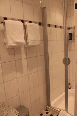 Ein Badezimmer in der Unterkunft City Hotel Essen