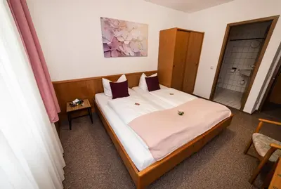 Ein Bett oder Betten in einem Zimmer der Unterkunft Hotel am Schlosspark Essen
