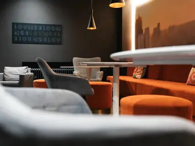 Ein Sitzbereich in der Unterkunft JustStay Solingen Hotel & Apartments
