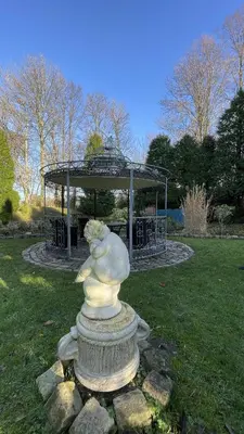 Ein Garten an der Unterkunft Hotel Haus Gimken