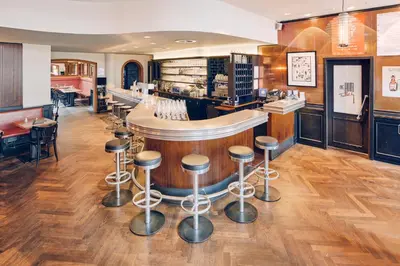 Lounge oder Bar in der Unterkunft art Hotel Tucholsky