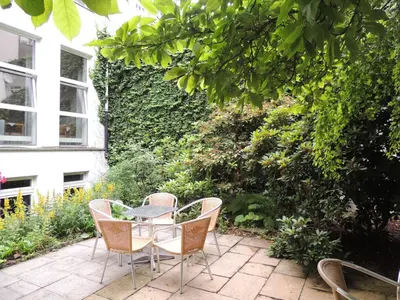 Ein Garten an der Unterkunft CVJM Düsseldorf Hotel & Tagung
