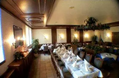 Ein Restaurant oder anderes Speiselokal in der Unterkunft Hotel-Restaurant Handelshof