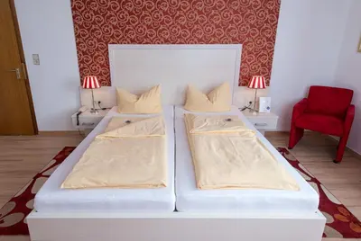 Ein Bett oder Betten in einem Zimmer der Unterkunft Hotel Monopol