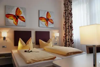 Ein Bett oder Betten in einem Zimmer der Unterkunft Hotel Monopol