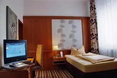 TV/Unterhaltungsangebot in der Unterkunft Hotel Monopol