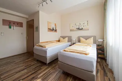 Ein Bett oder Betten in einem Zimmer der Unterkunft Hotel Monopol