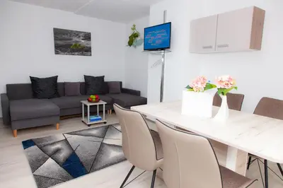Ein Sitzbereich in der Unterkunft T&K Apartments near Messe Fair Trade Düsseldorf und Airport 3A