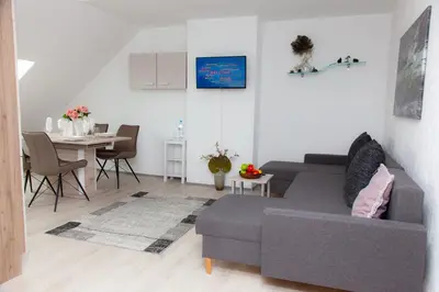 Ein Sitzbereich in der Unterkunft T&K Apartments near Messe Fair Trade Düsseldorf und Airport 3B