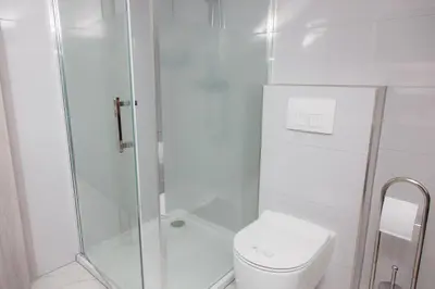 Ein Badezimmer in der Unterkunft T&K Apartments near Messe Fair Trade Düsseldorf und Airport 3B
