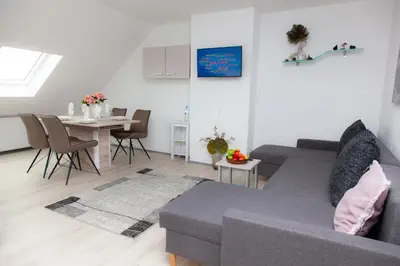 Ein Sitzbereich in der Unterkunft T&K Apartments near Messe Fair Trade Düsseldorf und Airport 3B
