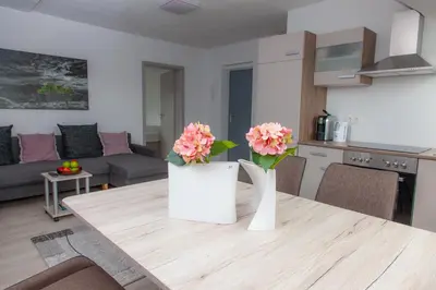Küche/Küchenzeile in der Unterkunft T&K Apartments near Messe Fair Trade Düsseldorf und Airport 3B