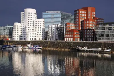 Ein allgemeiner Blick auf Düsseldorf oder ein Stadtblick von des Hotels aus