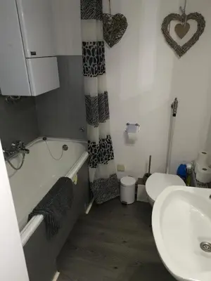 Ein Badezimmer in der Unterkunft Monteurwohnung Hagen Haus 1