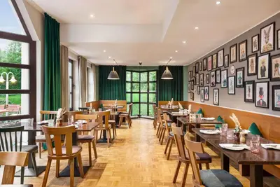 Ein Restaurant oder anderes Speiselokal in der Unterkunft Vienna House Easy by Wyndham Castrop-Rauxel