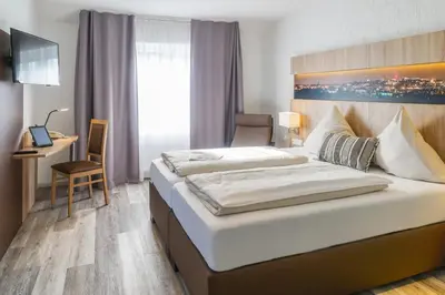 Ein Bett oder Betten in einem Zimmer der Unterkunft Hotel Restaurant Kromberg
