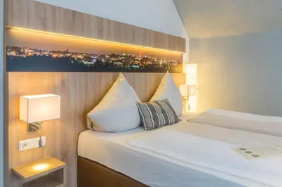 Ein Bett oder Betten in einem Zimmer der Unterkunft Hotel Restaurant Kromberg
