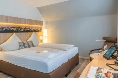 Ein Bett oder Betten in einem Zimmer der Unterkunft Hotel Restaurant Kromberg