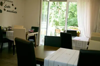 Ein Sitzbereich in der Unterkunft Hotel Hoffmann