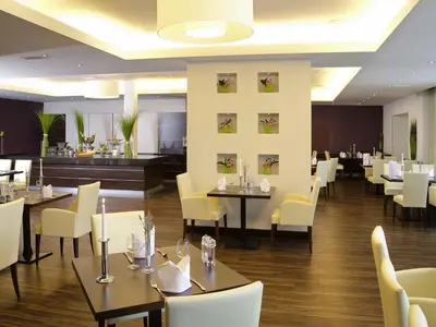 Ein Restaurant oder anderes Speiselokal in der Unterkunft Mercure Hotel Lüdenscheid