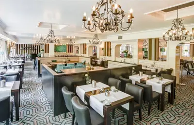 Ein Restaurant oder anderes Speiselokal in der Unterkunft Hotel Moers van der Valk