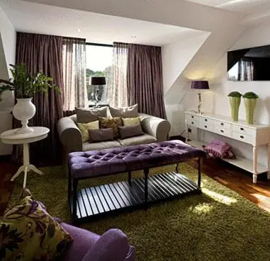 Ein Sitzbereich in der Unterkunft Hotel Moers van der Valk