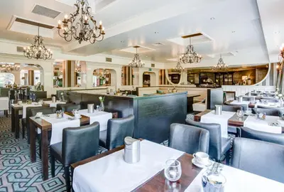 Ein Restaurant oder anderes Speiselokal in der Unterkunft Hotel Moers van der Valk