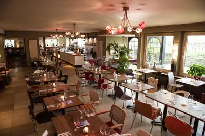 Ein Restaurant oder anderes Speiselokal in der Unterkunft Dieckmann's Hotel