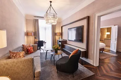 TV/Unterhaltungsangebot in der Unterkunft Steigenberger Icon Parkhotel Düsseldorf