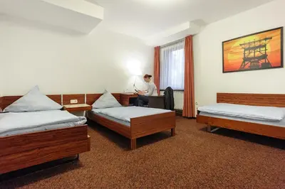 Ein Bett oder Betten in einem Zimmer der Unterkunft Hotel Böll Essen