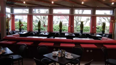 Ein Restaurant oder anderes Speiselokal in der Unterkunft Hotel Böll Essen
