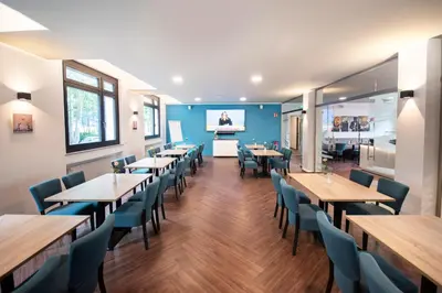 Ein Sitzbereich in der Unterkunft New Work Hotel Essen