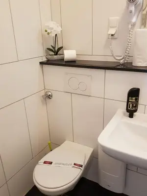 Ein Badezimmer in der Unterkunft Hotel Drei Kronen